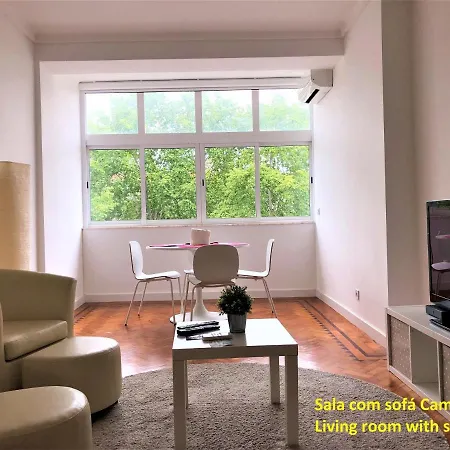 Near The Airport דירה